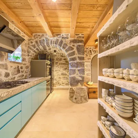Jerini Main House By Interhome * Vrh (Krk)